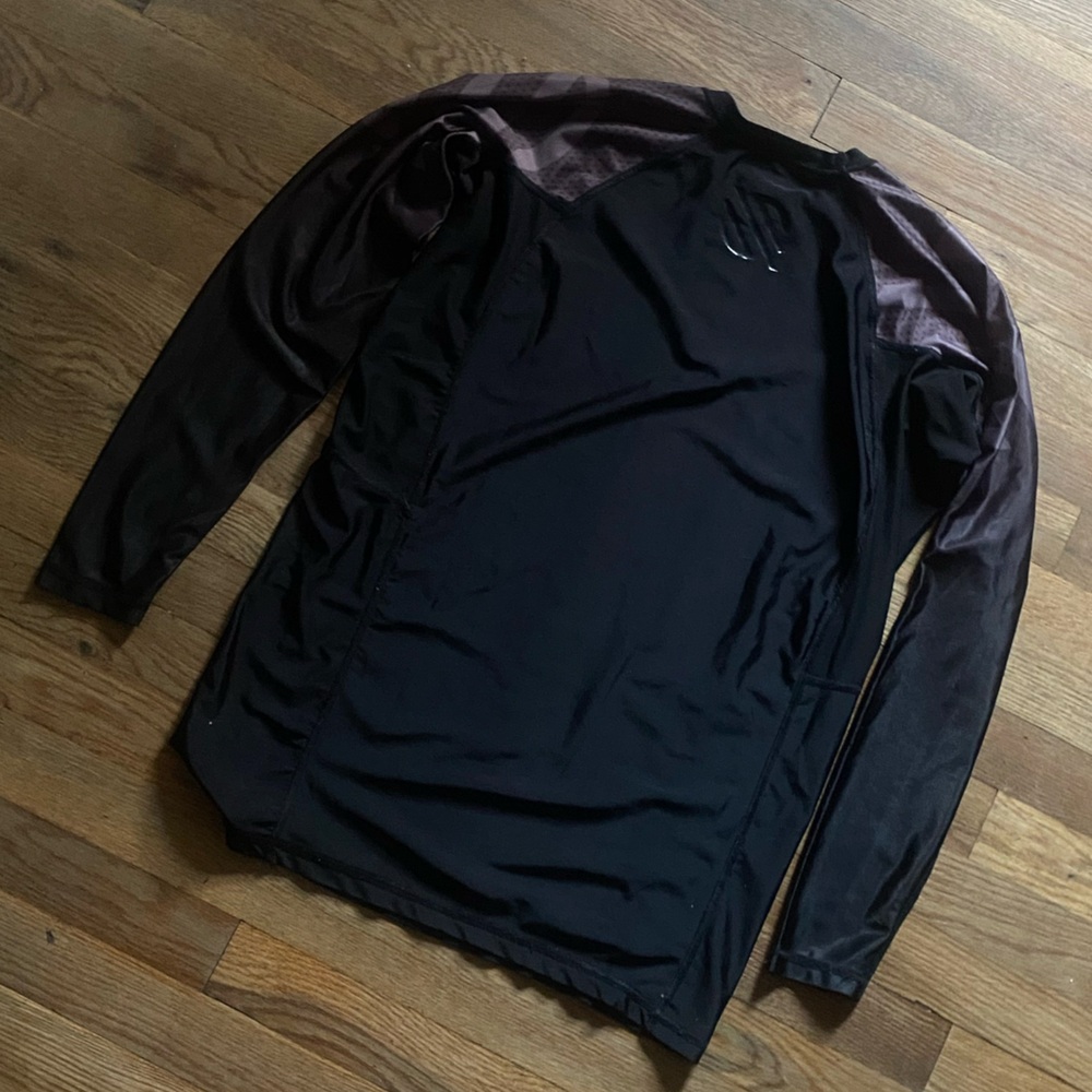Sanabul Essential Long Sleeve Compression Rash Guard Large - Picture 4 of 10